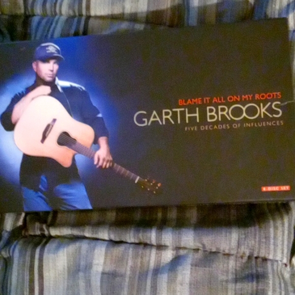 Garth brooks cds - Picture 1 of 1